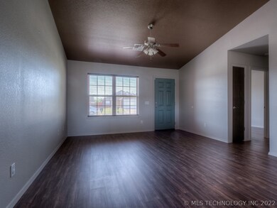 209 W Fairlane Place, Sapulpa, OK 74066 - photo 3