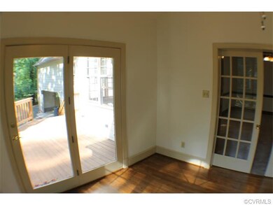 Florida Room. Crank out windows (with screens). Ce