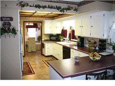 Kitchen and eating bar