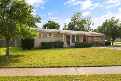 613 Ridgecrest Dr, Hurst, TX 76053 - photo 4