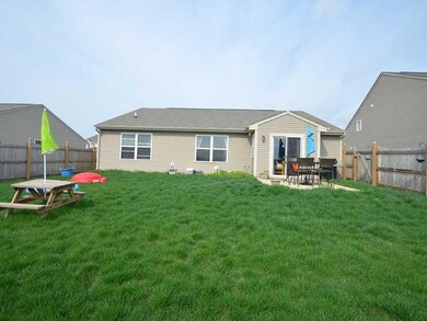 3007 Limber Pine Dr, Whiteland, IN 46184 - photo 2