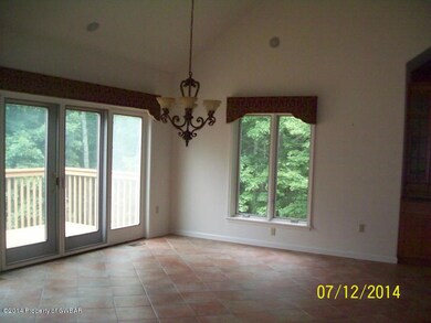 Kitchen Dining Area