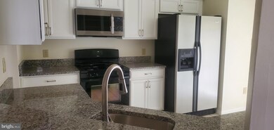 308 Oliphant Ln unit 308B, Mount Laurel, NJ 08054 - photo 2