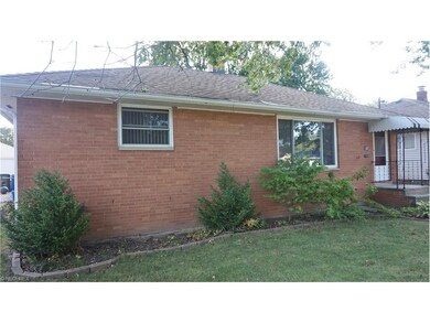 347 Gayle Dr, Sheffield Lake, OH 44054 - photo 3