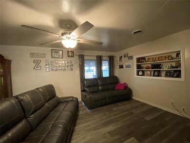 1101 Elmwood St, Gainesville, TX 76240 - photo 6