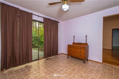 21801 Crest Ln SE, Yelm, WA 98597 - photo 7