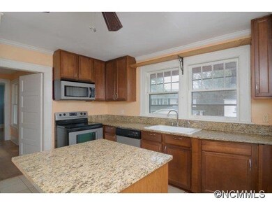 Kitchen w/ granite counters