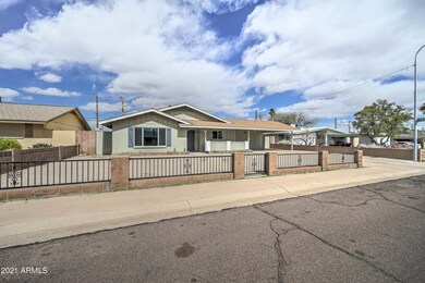 1114 E Bluebell Ln-2