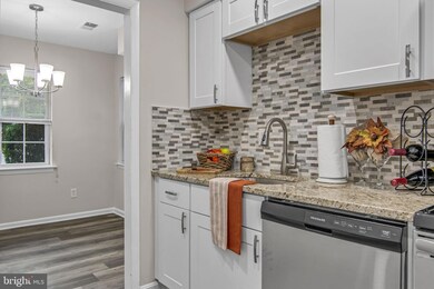 9589 Hagel Cir unit E, Lorton, VA 22079 - photo 6