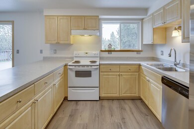 21-web-or-mls-8199 SW Crater Loop Rd-33