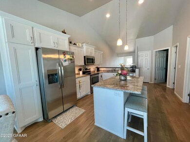 1776 Tobi Ln, Grand Forks, ND 58201 - photo 7