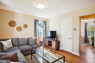 2706 Lindell St, Silver Spring, MD 20902 - photo 5