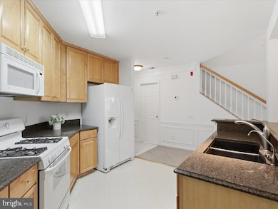 21855 Locomotive Terrace unit 300, Sterling, VA 20166 - photo 7