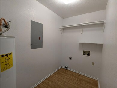 214 Lanham Ct, White Settlement, TX 76108 - photo 7