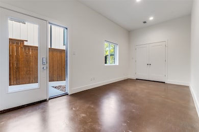 2206 Arroyo Ave unit 401, Dallas, TX 75219 - photo 3