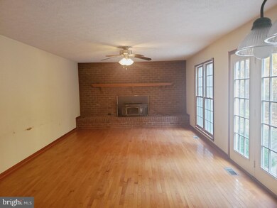 8617 Creek Ct, White Plains, MD 20695 - photo 5