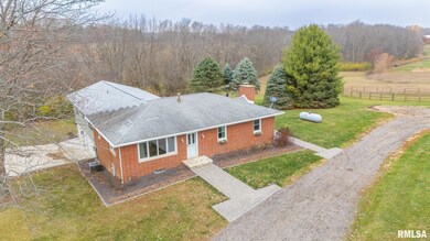 6065 Locust Rd, Delavan, IL 61734 - photo 2