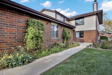 8124 S Legend Dr unit 25B, Franklin, WI 53132 - photo 2