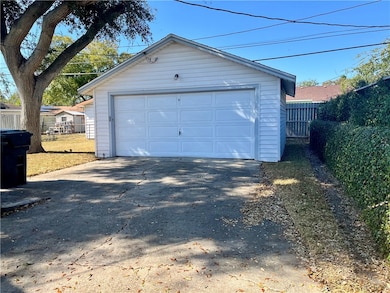 4221 Herndon St, Corpus Christi, TX 78411 - photo 2