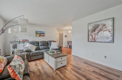 460 Old Town Rd unit 8H, Port Jefferson Station, NY 11776 - photo 4