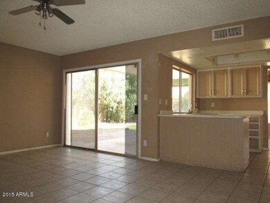 044-018634- family room three