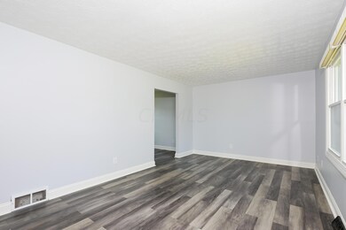 Living Room-014-009-4200x2798
