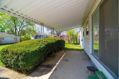 2201 Barrymore Ave-6