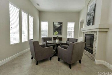 SPACIOUS LIVING ROOM WITH BEAUTIFUL STONE DECORATE