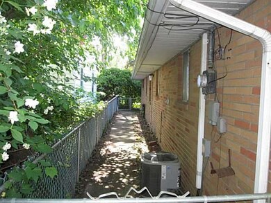 2351 Groveland Rd, Toledo, OH 43613 - photo 4