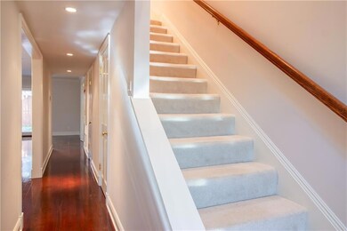 1408 Foyer