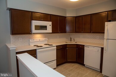 1 Uxbridge Place, Sewell, NJ 08080 - photo 2
