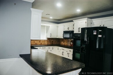 Well equipped kitchen with double over, microwave