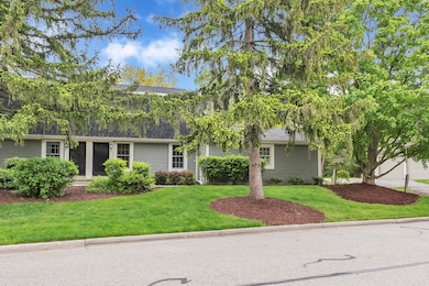 1198-chartwell-carriage-way-n-east-lansi