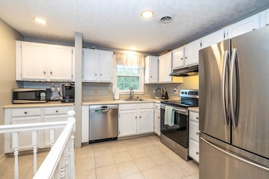 50 Edward J Roy Dr unit 50, Manchester, NH 03104 - photo 3