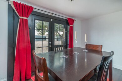 7) DINING AREA