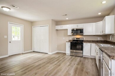 713 S Jackson St, Litchfield, IL 62056 - photo 5