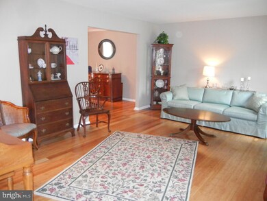 201 Copples Ln, Wallingford, PA 19086 - photo 2