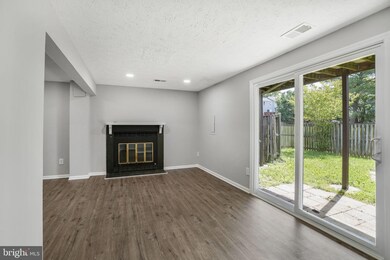 7423 Aspenpark Rd, Lorton, VA 22079 - photo 2