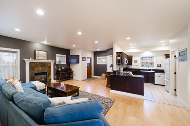 Living Room 4