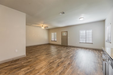512 E Akard St unit 300, Weatherford, TX 76086 - photo 6