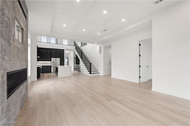 Living room with a optional fireplace