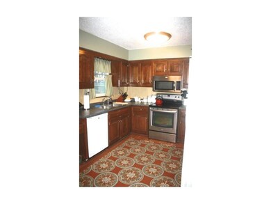 KITCHEN WITH WOOD FLOORING