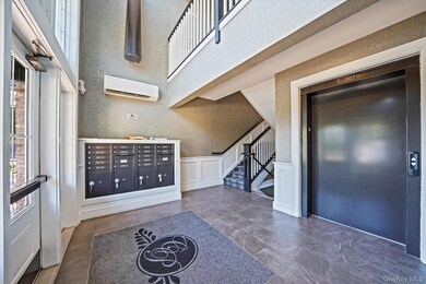 29304 Spruce Pond Cir, Plainview, NY 11803 - photo 7