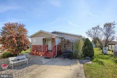 54 Juniper St, Palmyra, PA 17078 - photo 2