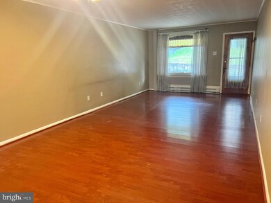 553 1/2 Arlington St, Tamaqua, PA 18252 - photo 2