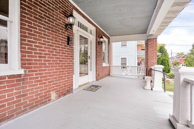 05-827 Day Ave SW_05