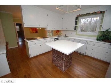 Kitchen - Large kitchen with island has a great br