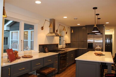 907 Summit Ave, New Ulm, MN 56073 - photo 4