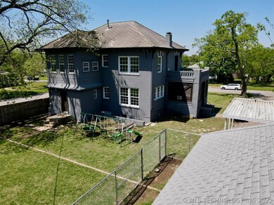 CARPORT, DETACHED GARAGE, DOG RUN, PRIVACY FENCED