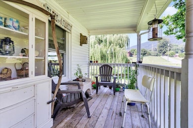 04-4090 Rockingham Blvd_04
